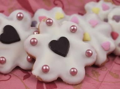 Zdjęcie - Walentynkowe ciasteczka z białą czekoladą - Przepisy kulinarne ze zdjęciami