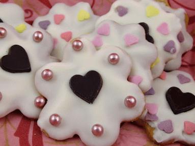 Zdjęcie - Walentynkowe ciasteczka z białą czekoladą - Przepisy kulinarne ze zdjęciami