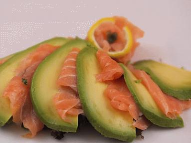 Zdjęcie - Carpaccio z awokado i łososia - Przepisy kulinarne ze zdjęciami