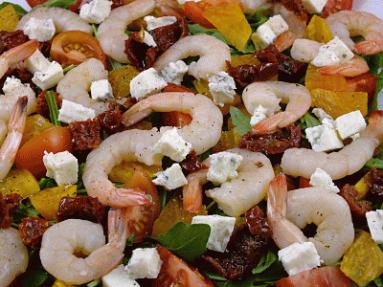 Zdjęcie - Sałatka z krewatkami, kaki i gorgonzolą - Przepisy kulinarne ze zdjęciami