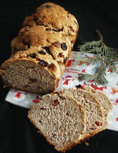 Zdjęcie - Chleb świąteczny na zakwasie - Przepisy kulinarne ze zdjęciami