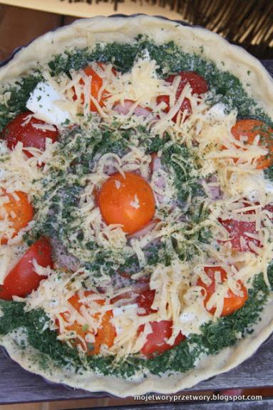 Zdjęcie - Tarta z pomidorami, mozzarellą i szynką - Przepisy kulinarne ze zdjęciami