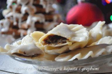 Zdjęcie - Pierogi z kapustą i grzybami - Przepisy kulinarne ze zdjęciami