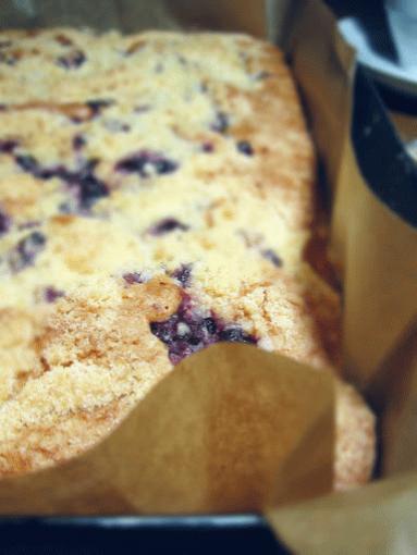 Zdjęcie - Ciasto z jagodami i kruszonką - Przepisy kulinarne ze zdjęciami