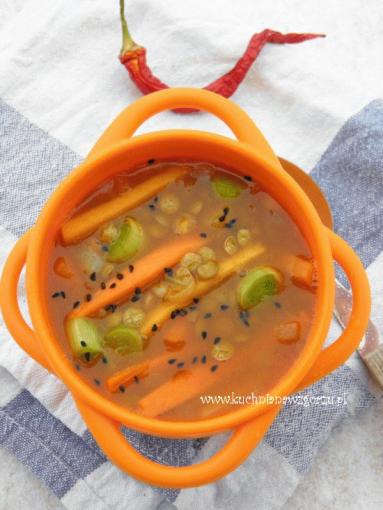 Zdjęcie - Rozgrzewająca zupa z soczewicą i imbirem - Przepisy kulinarne ze zdjęciami