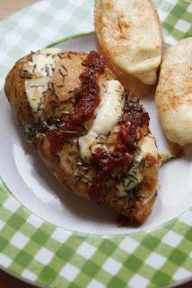 Zdjęcie - pierś kurczaka z suszonymi pomidorami i mozzarellą - Przepisy kulinarne ze zdjęciami