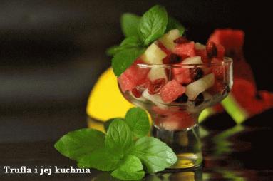Zdjęcie - Sałatka owocowa z likierem miętowym - Przepisy kulinarne ze zdjęciami
