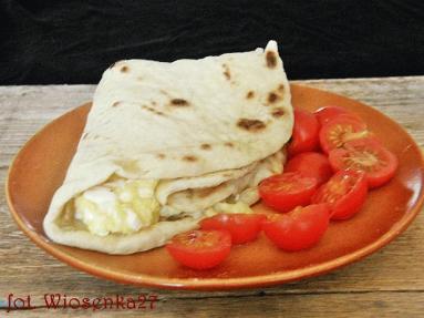 Zdjęcie - Tortilla z  jajecznicą - Przepisy kulinarne ze zdjęciami