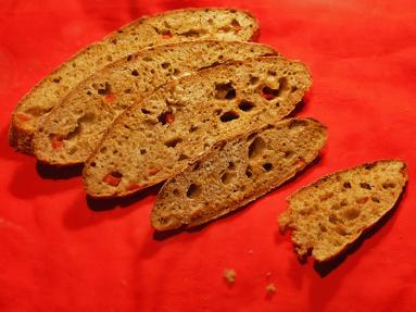 Zdjęcie - Chleb paprykowy na zakwasie - Przepisy kulinarne ze zdjęciami