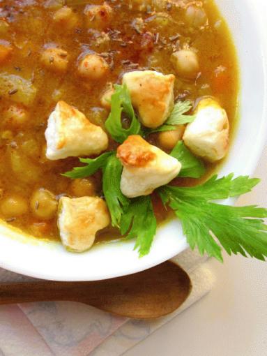 Zdjęcie - Zupa warzywna z ciecierzycą - Przepisy kulinarne ze zdjęciami