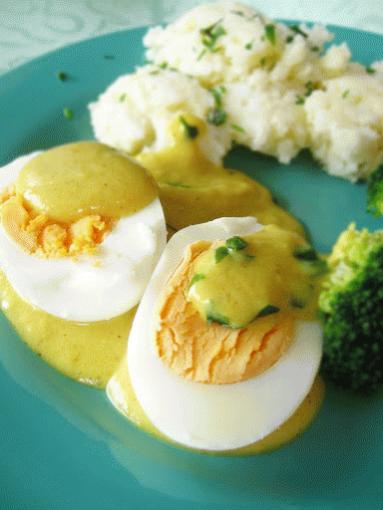 Zdjęcie - Jajka w sosie musztardowym z curry - Przepisy kulinarne ze zdjęciami