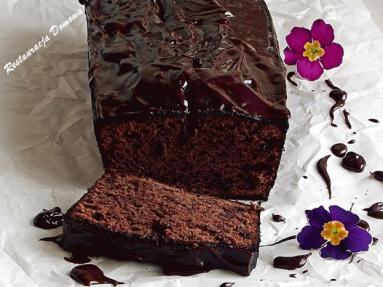 Zdjęcie - Ciasto czekoladowe ze śliwkami i daktylami - Przepisy kulinarne ze zdjęciami