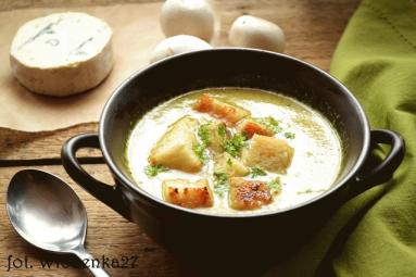 Zdjęcie - Kremowa zupa pieczarkowa z  serem - Przepisy kulinarne ze zdjęciami