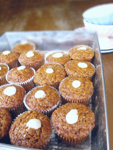 Zdjęcie - Muffinki dyniowe z kaszką manną - Przepisy kulinarne ze zdjęciami