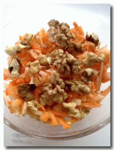 Zdjęcie - Apfel-Karotten-Walnuss-Salat / Surowka z marchewki i jablka z orzechami - Przepisy kulinarne ze zdjęciami