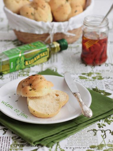 Zdjęcie - Aromatyczne bułeczki z bazylią - Przepisy kulinarne ze zdjęciami