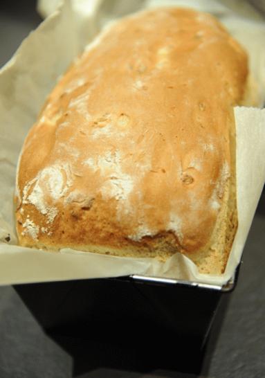 Zdjęcie - Orkiszowy chleb z karmelizowaną cebulą - Przepisy kulinarne ze zdjęciami