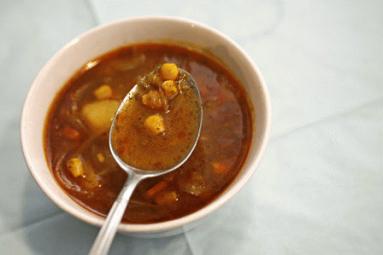 Zdjęcie - zupa cebulowa z ziemniakami i kukurydzą - Przepisy kulinarne ze zdjęciami