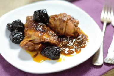 Zdjęcie - Kurczak ze śliwkami po cygańsku - Przepisy kulinarne ze zdjęciami