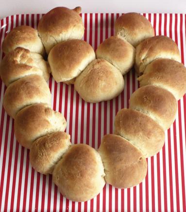 Zdjęcie - Orkiszowo-pszenny chlebek w kształcie serca - Przepisy kulinarne ze zdjęciami