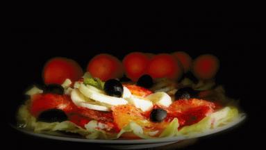 Zdjęcie - Sałatka sycylijska z pomarańczy - Przepisy kulinarne ze zdjęciami