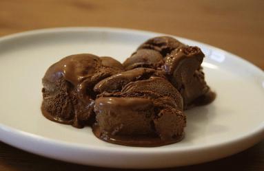 Zdjęcie - Lody mocno czekoladowe - Przepisy kulinarne ze zdjęciami
