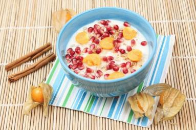 Zdjęcie - Płatki ryżowe na mleku z owocami - Przepisy kulinarne ze zdjęciami