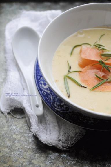 Zdjęcie - Zupa ziemniaczana z wędzonym łososiem. - Przepisy kulinarne ze zdjęciami