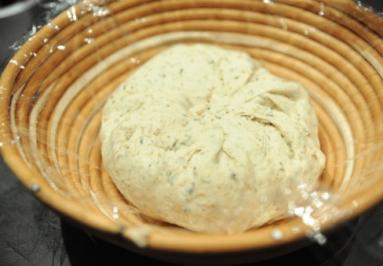 Zdjęcie - Chleb pszenno-orkiszowy z ziołami - Przepisy kulinarne ze zdjęciami