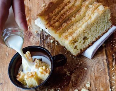 Zdjęcie - Drożdżowa bułka z masłem...tj. z mlekiem - Przepisy kulinarne ze zdjęciami