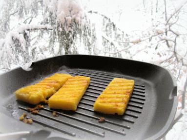 Zdjęcie - Filet z morszczuka w kukurydzy z grillowaną  polentą - Przepisy kulinarne ze zdjęciami