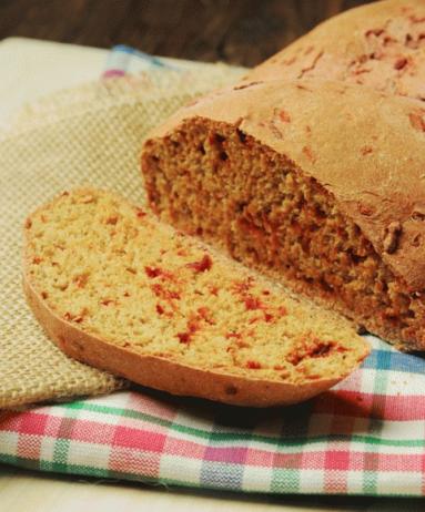 Zdjęcie - Pełnoziarnisty chleb z burakami - Przepisy kulinarne ze zdjęciami