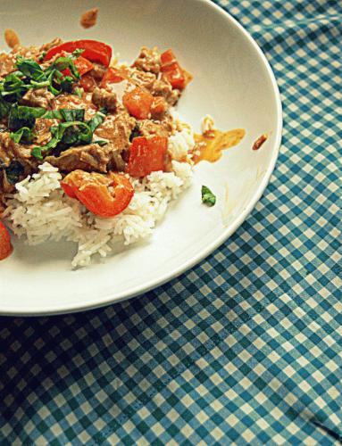Zdjęcie - Tajskie curry z wołowiną, papryką, cebulą i nerkowcami - Przepisy kulinarne ze zdjęciami