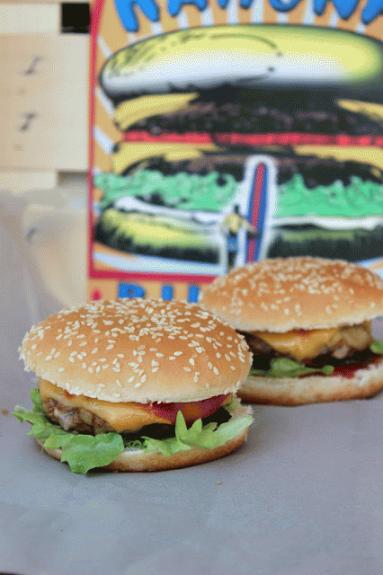 Zdjęcie - "Pulp fiction" : Cheeseburger (Kahuna Burger) - Przepisy kulinarne ze zdjęciami