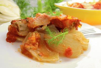 Zdjęcie - Koper włoski zapiekany z mozzarellą w pomidorach - Przepisy kulinarne ze zdjęciami