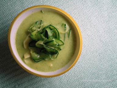 Zdjęcie - Zupa z niezwykłym makaronem - Przepisy kulinarne ze zdjęciami