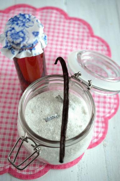 Zdjęcie - Domowy cukier waniliowy i ekstrakt waniliowy - Przepisy kulinarne ze zdjęciami