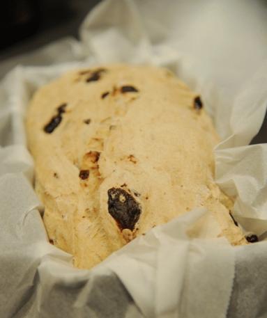 Zdjęcie - Chleb pełnoziarnisty z suszonymi śliwkami - Przepisy kulinarne ze zdjęciami