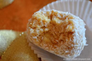 Zdjęcie - Trufle kokosowo-migdałowe z kroplą Malibu - Przepisy kulinarne ze zdjęciami