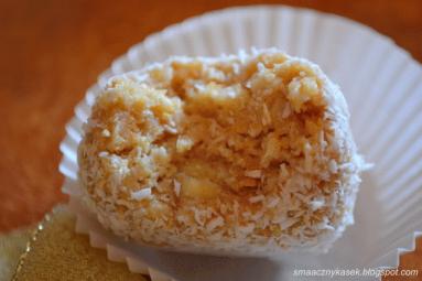 Zdjęcie - Trufle kokosowo-migdałowe z kroplą Malibu - Przepisy kulinarne ze zdjęciami