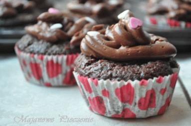 Zdjęcie - Babeczki czekoladowo - wiśniowe - Przepisy kulinarne ze zdjęciami