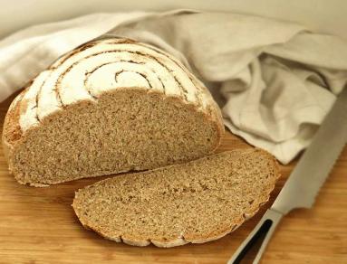 Zdjęcie - Piwny chleb potrójnie pszenny na zakwasie - Przepisy kulinarne ze zdjęciami