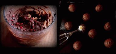 Zdjęcie - Ciasteczka mocno czekoladowe z czerwonym pieprzem - Przepisy kulinarne ze zdjęciami