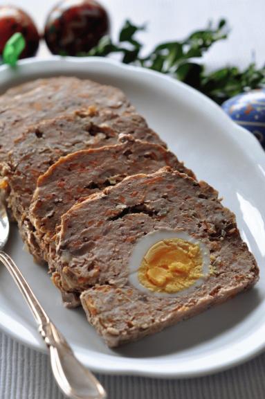 Zdjęcie - Klops faszerowany jajkami, w sam raz na Wielkanoc - Przepisy kulinarne ze zdjęciami