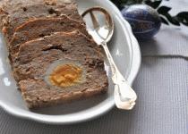 Zdjęcie - Klops faszerowany jajkami, w sam raz na Wielkanoc - Przepisy kulinarne ze zdjęciami