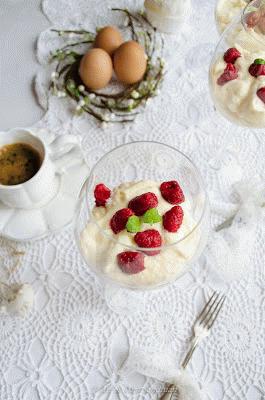 Zdjęcie - Mus z białej czekolady z malinami - Przepisy kulinarne ze zdjęciami