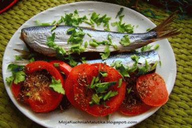 Zdjęcie - Wiosenny śledzik z pomidorami - Przepisy kulinarne ze zdjęciami