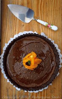 Zdjęcie - Tarta z musem czekoladowym i karmelizowanymi pomarańczami - Przepisy kulinarne ze zdjęciami