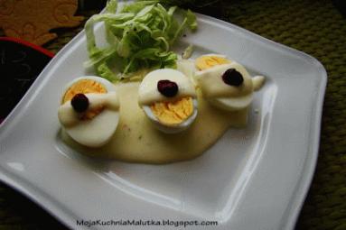 Zdjęcie - Jajka w sosie beszamel chrzanowym - Przepisy kulinarne ze zdjęciami