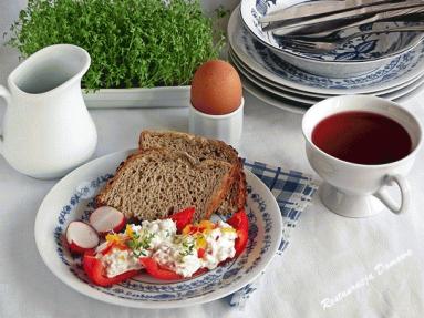Zdjęcie - Wiosenny twarożek z papryką i rzodkiewką - Przepisy kulinarne ze zdjęciami